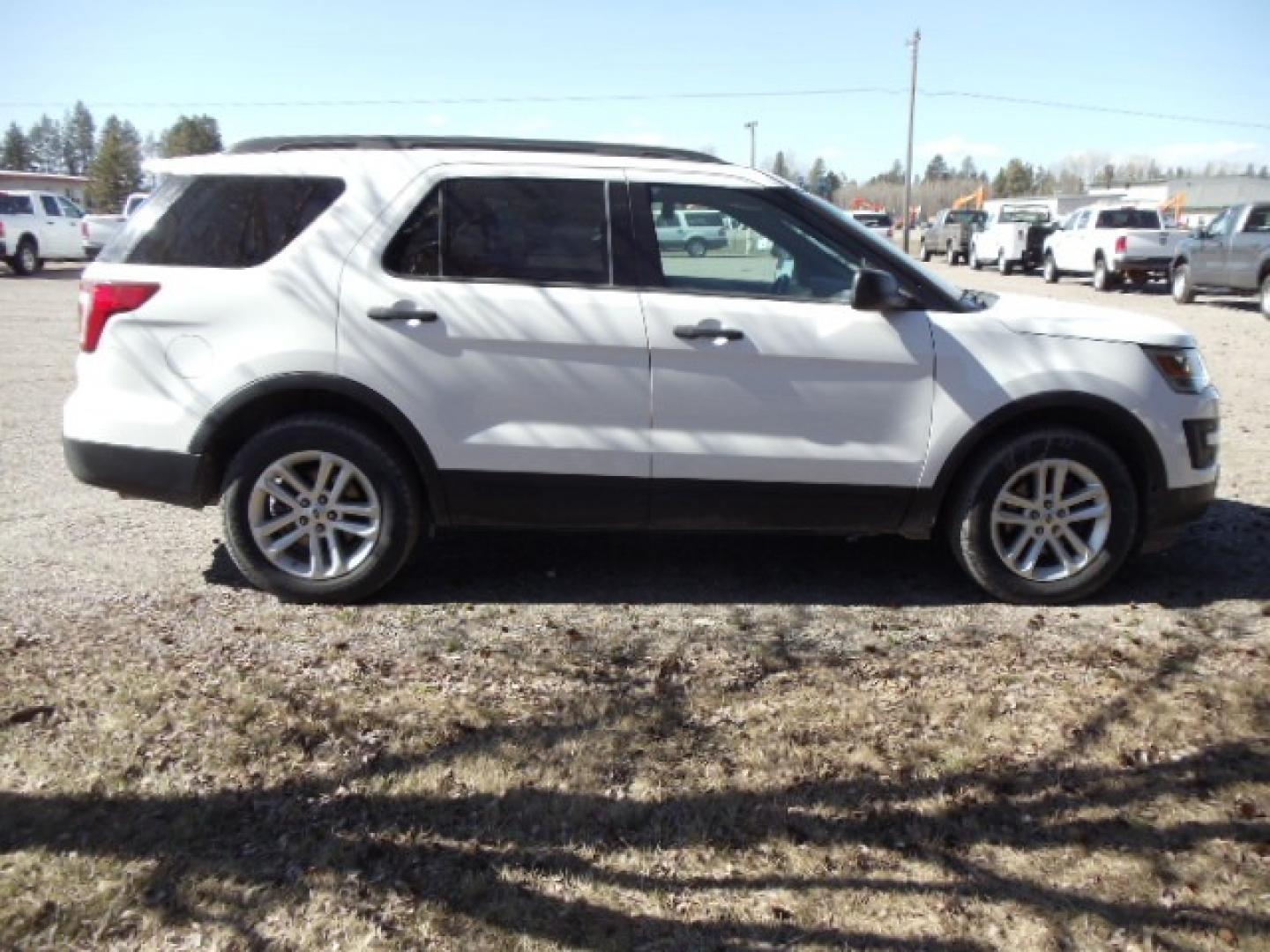 2016 Ford Explorer Base 4WD (1FM5K8B88GG) with an 3.5L V6 DOHC 24V engine, 6-Speed Automatic transmission, located at 5465 Highway 2 W., Columbia Falls, MT, 59912, (406) 892-4407, 48.352188, -114.240929 - Photo#7